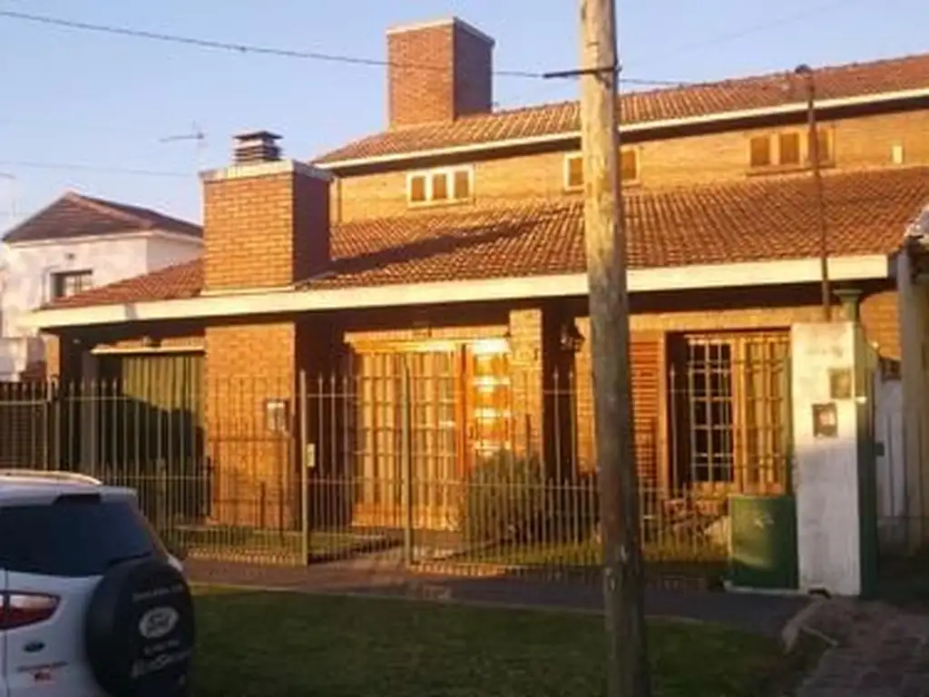 Casa - Venta - Argentina, FLORENCIO VARELA - Calle Estados Unidos de America 631