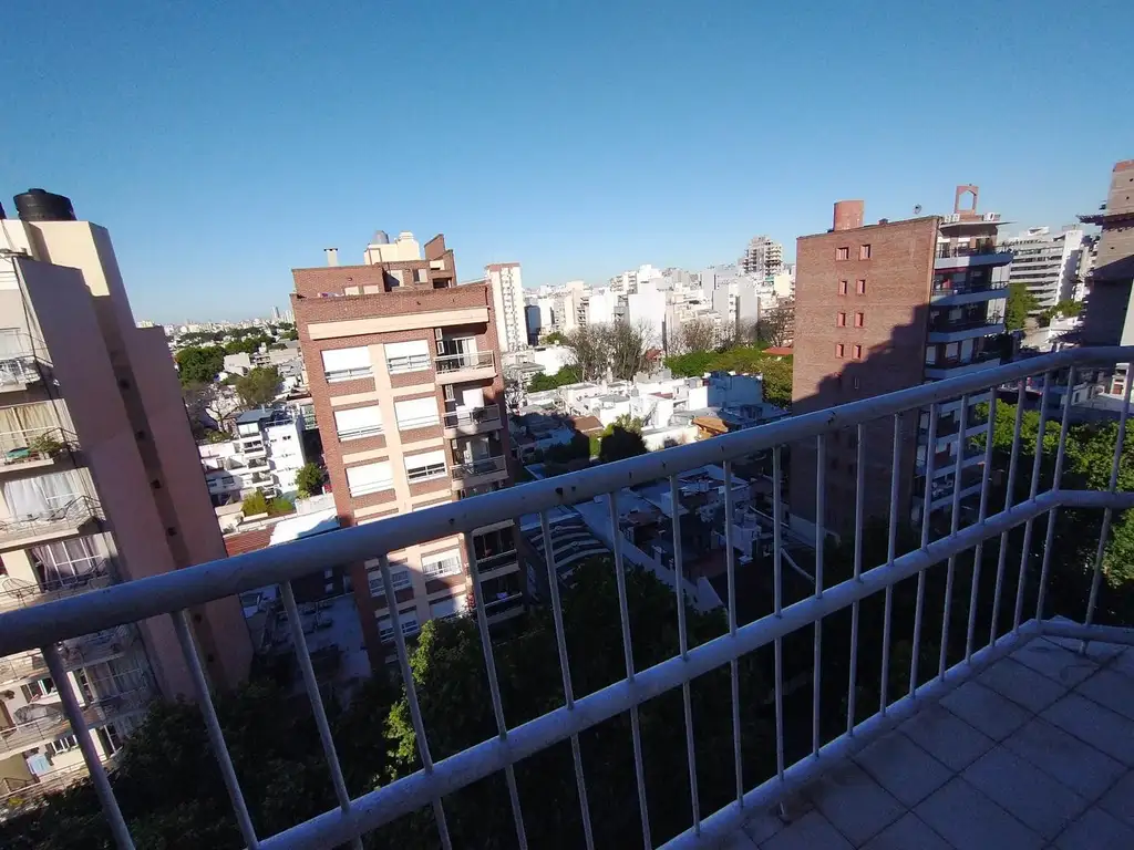 Amplio 2 amb semipiso Fte Balcon y Vista abierta. 56 M2 Tot.