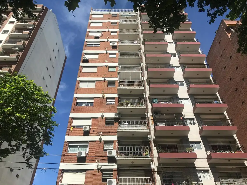 Amplio 2 amb semipiso Fte Balcon y Vista abierta. 56 M2 Tot.