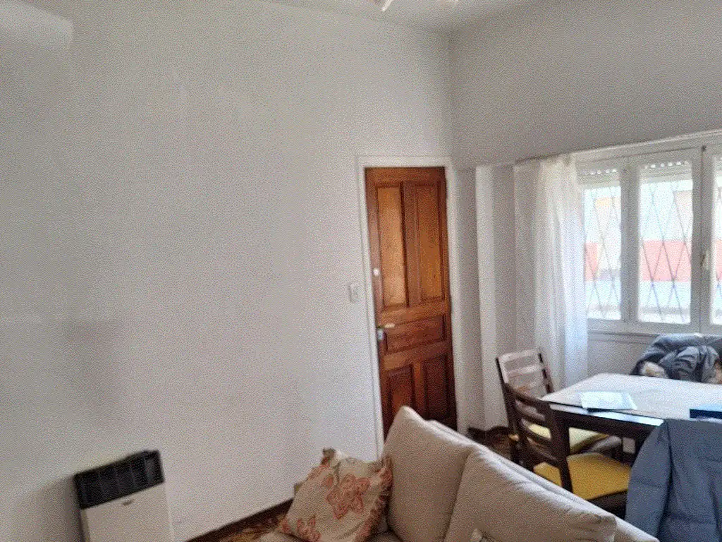 CASA EN LOTE PROPIO DE 8,66 X 17,58, 4 AMB, PATIO, PARRILLA