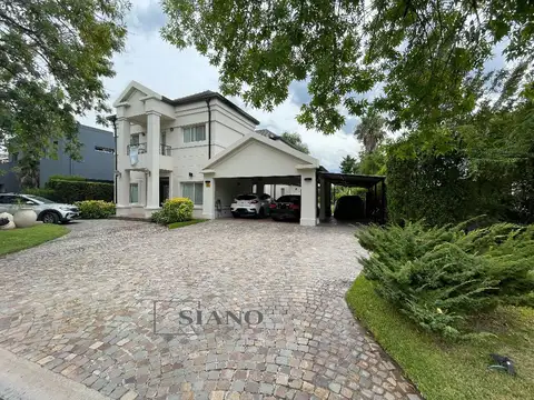 Casa en Venta - 3 dormitorios - USD 630.000
