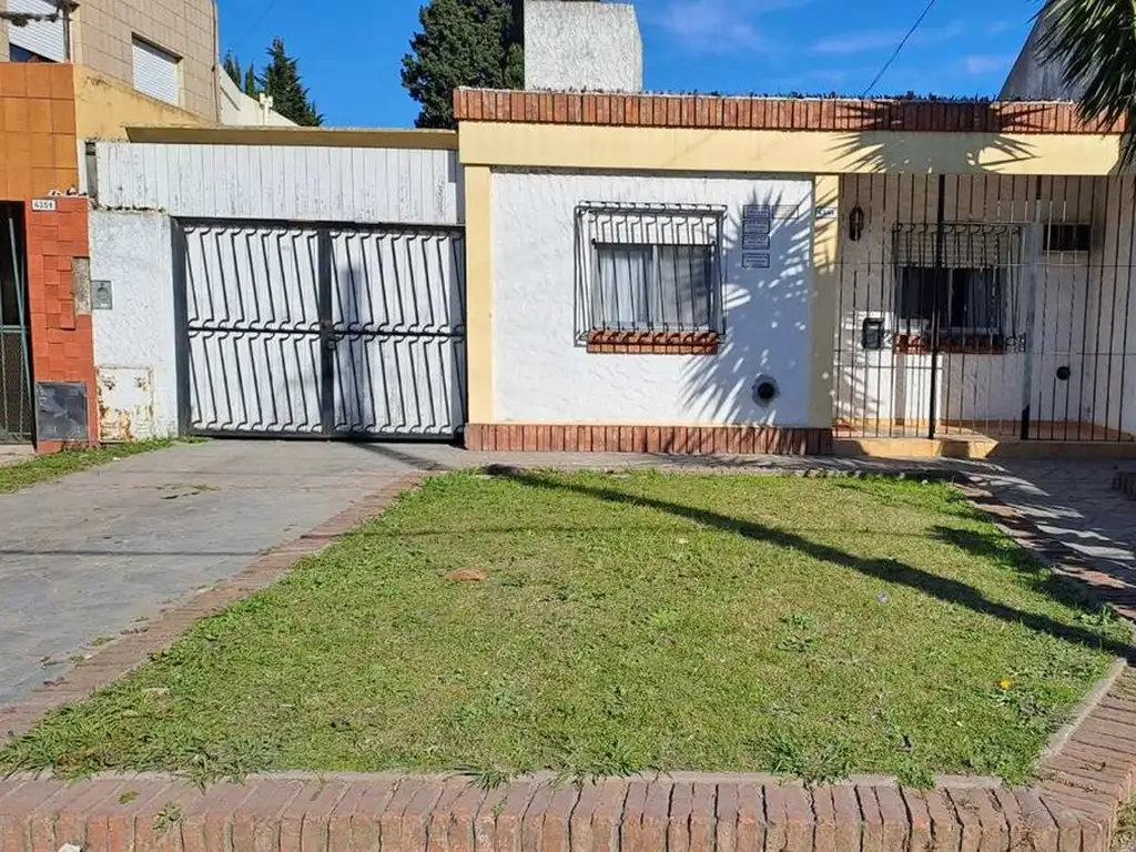 Venta Casa con Garage Quilmes