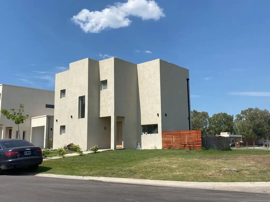 Casa a estrenar en Barrio Pilar Del Este