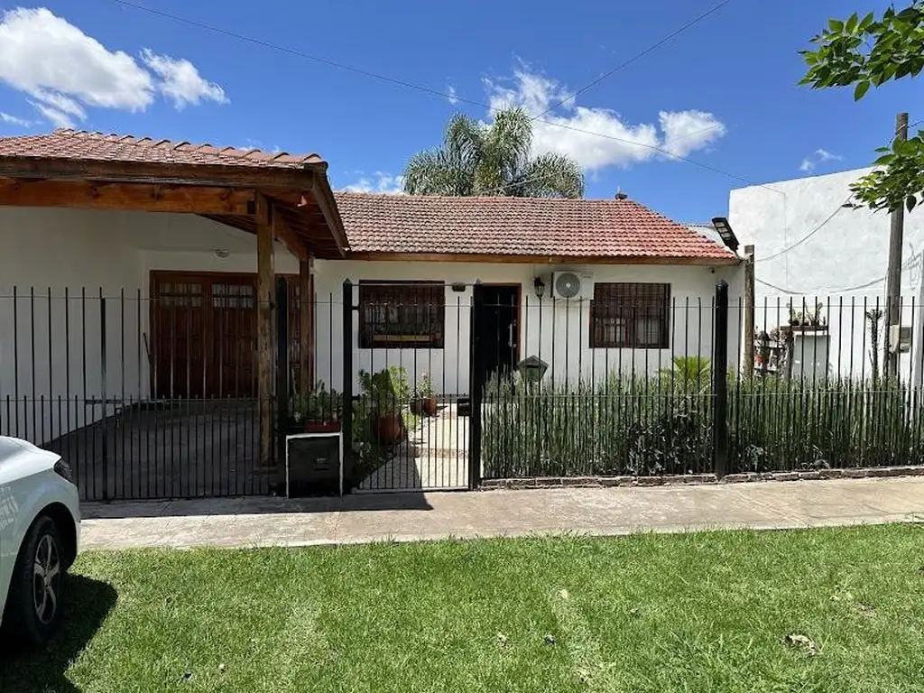 Casa a pasos Hospital El Cruce y Metrobus Calchaqui