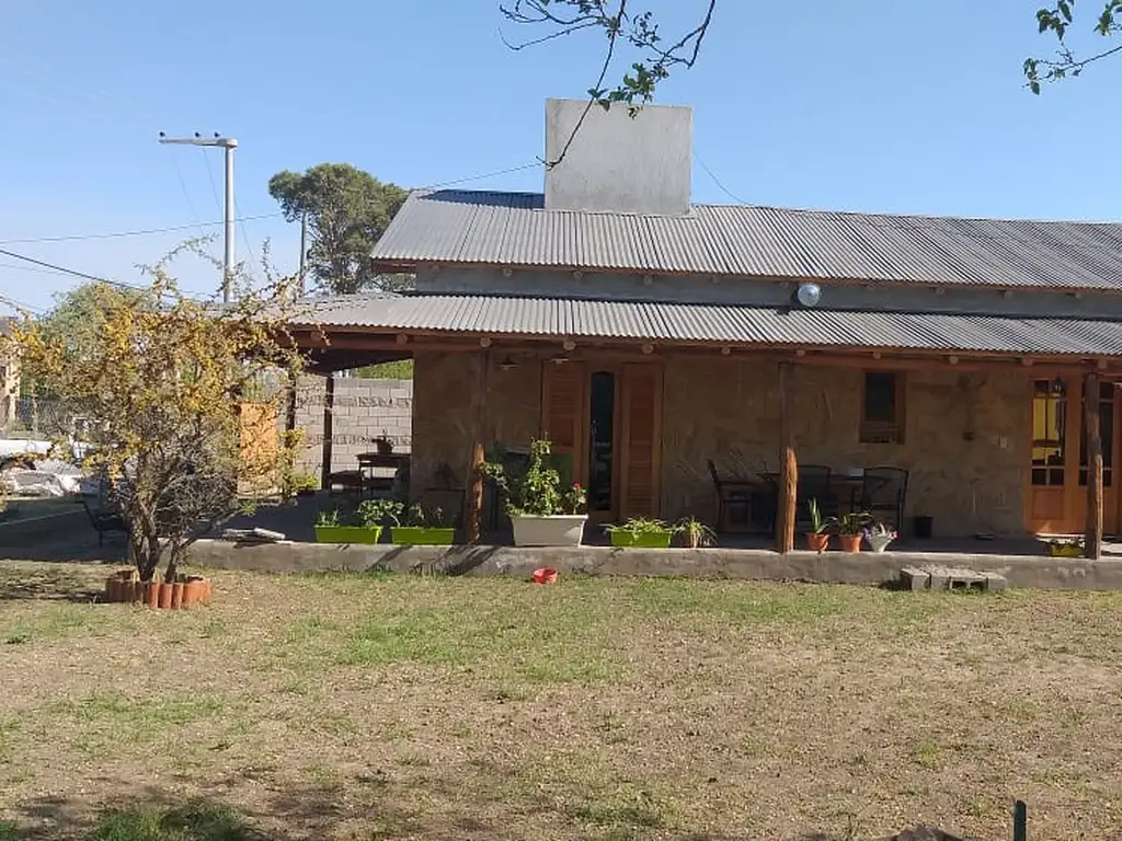 Vendo casa en Almafuerte, casi nueva