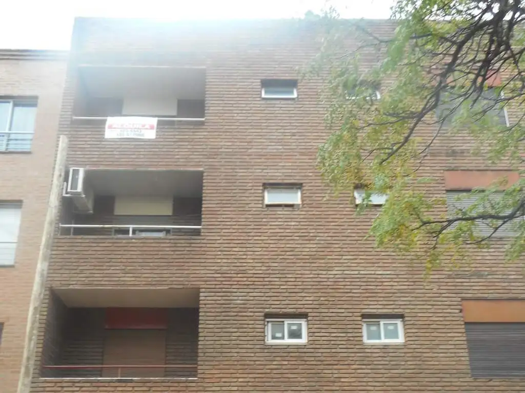 IDEAL ESTUDIANTES! Dpto de 2 dormitorios cbalcón en alquiler en Barrio Alberdi