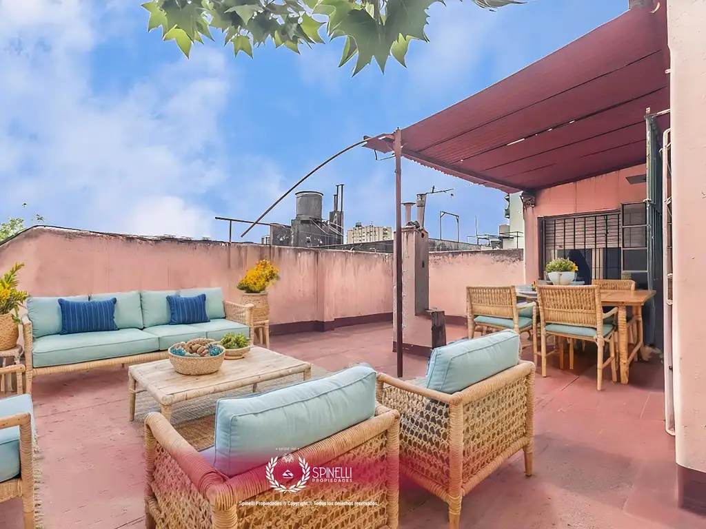 Venta departamento PH 4 ambientes 143M² a reciclar con balcón frente en San Cristóbal terraza propia