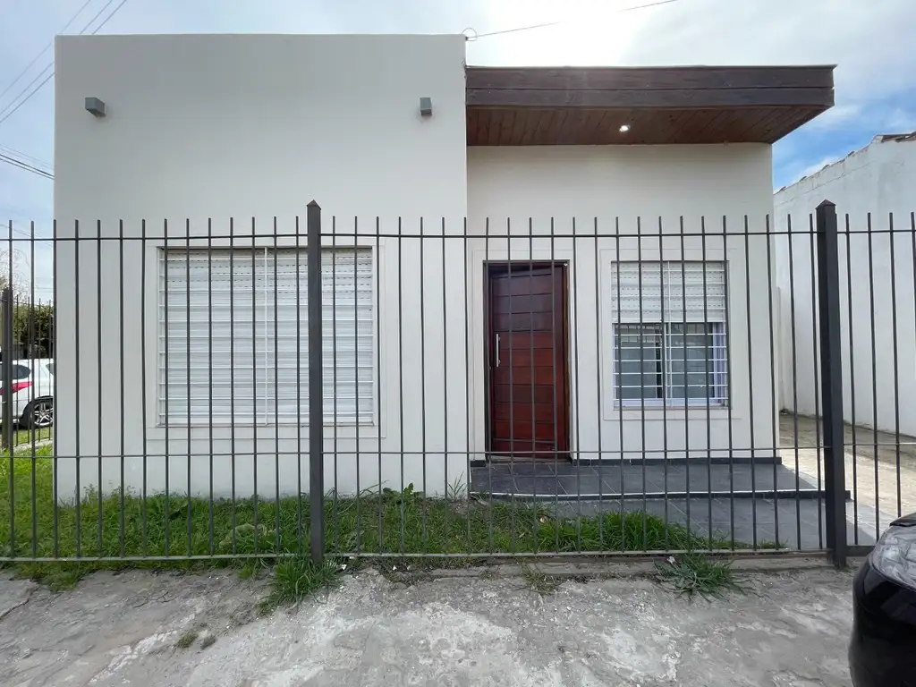 Casa en ph 3 ambientes, barrio Los Pinares