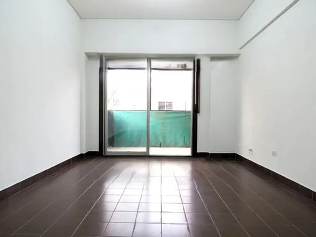 VENTA SEMIPISO 4 AMBIENTES CON BALCON AL FRENTE APTO CREDITO BANCARIO