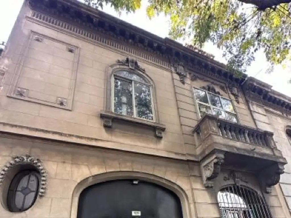 Casa / Terreno en venta en Caballito para habitar o construir edificio 10 pisos - APTO CRÉDITO