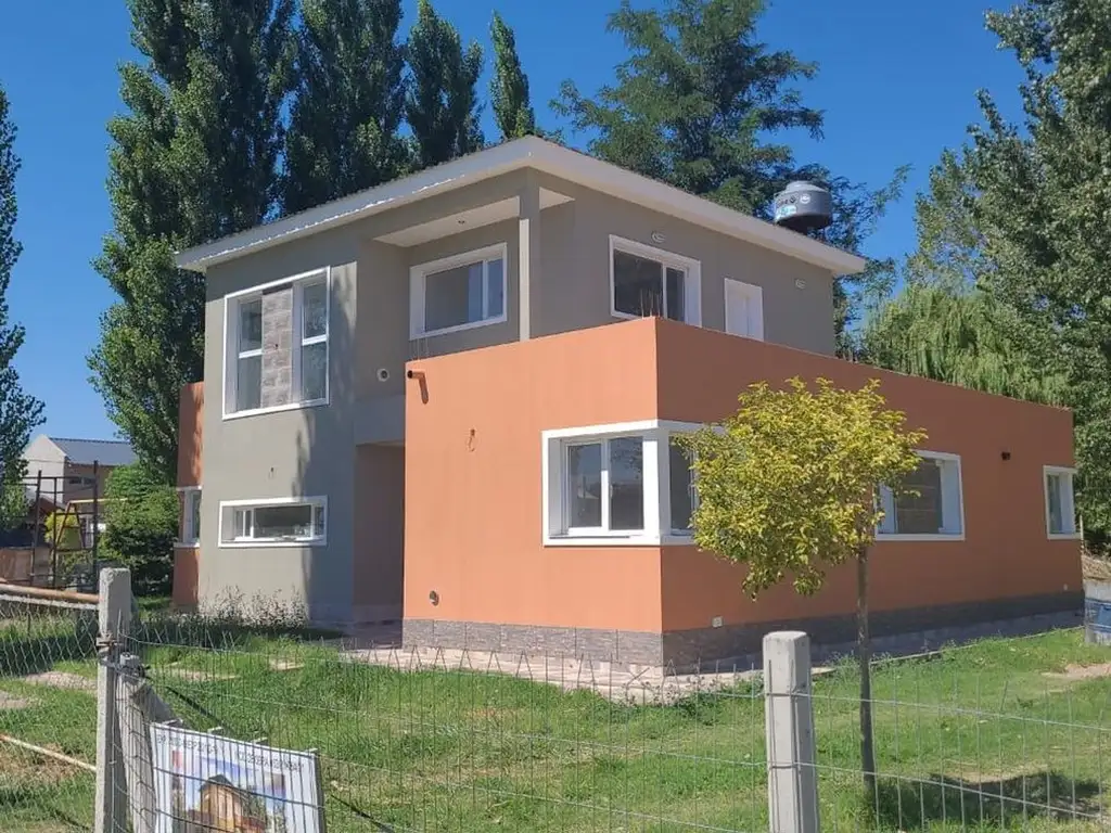 VENTA CASA 3 DORMITORIOS, PILETA Y QUINCHO