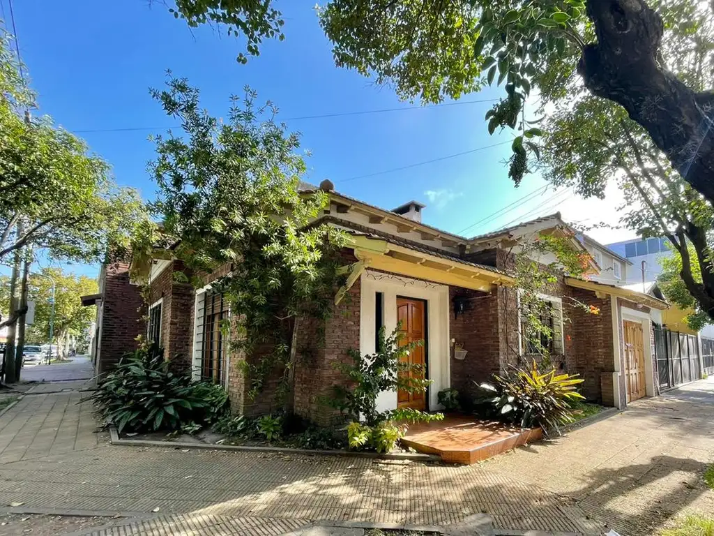 VENTA CASA EN ESQUINA BUEN ESTADO EN OLIVOS