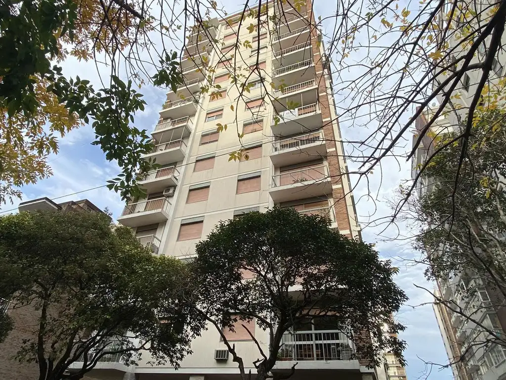 Departamento de 2 ambientes con cochera en venta en Martinez