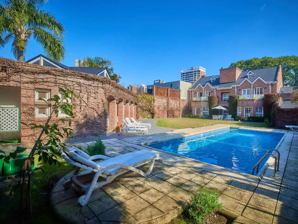 VENTA CASA 7 AMBIENTES PISCINA COCHERA QUILMES