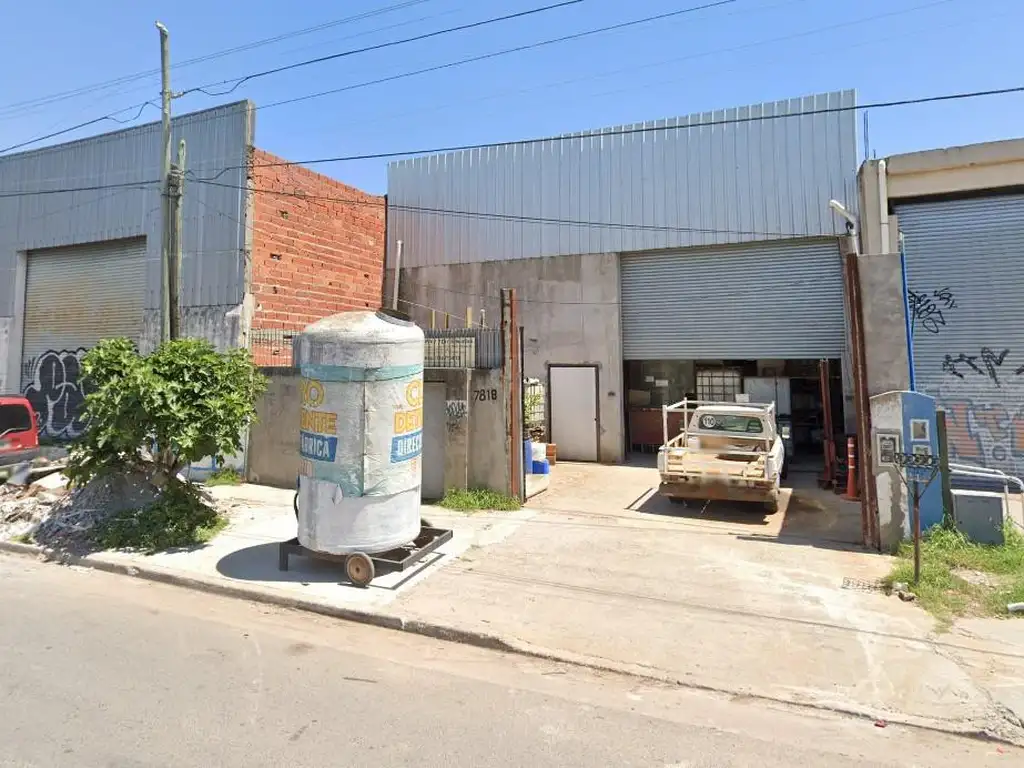 Galpón Comercial 380 m² Sobre colectora Acceso Oeste - Ituzaingó