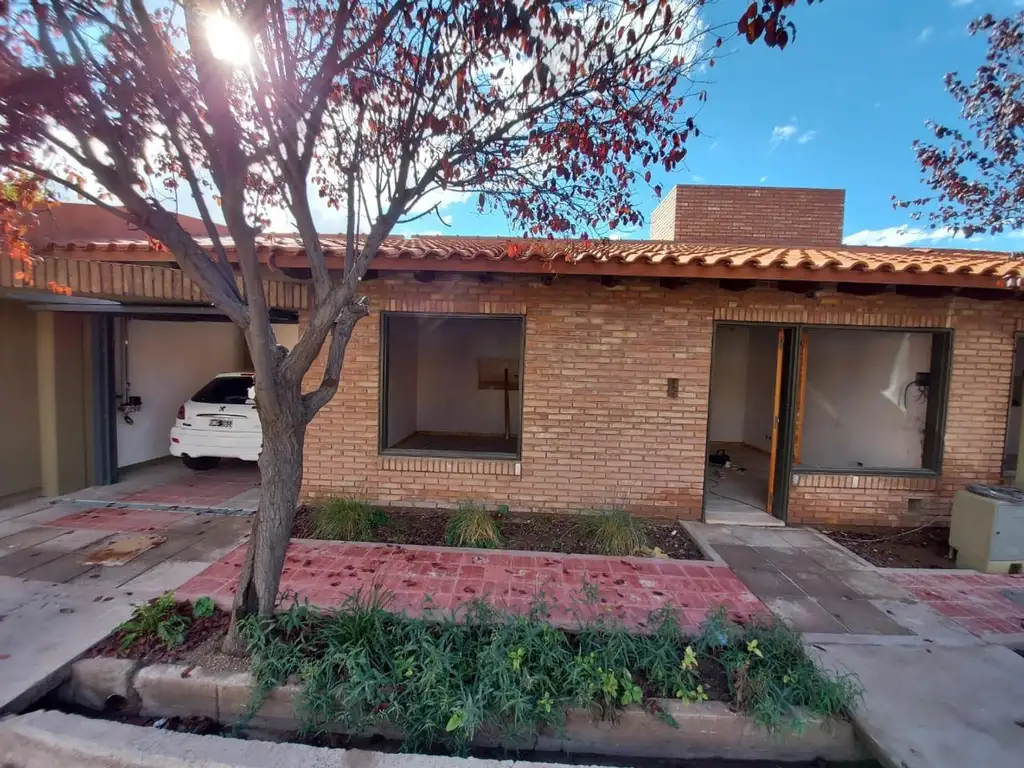 CASA EN CALLEJÓN PRIVADO EN DORREGO.