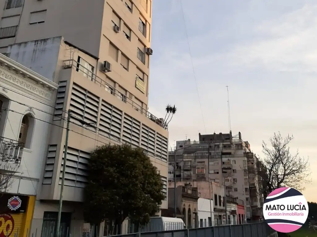 COCHERA FIJA CUBIERTA - EDIFICIO CON SEGURIDAD -ZONA Floresta