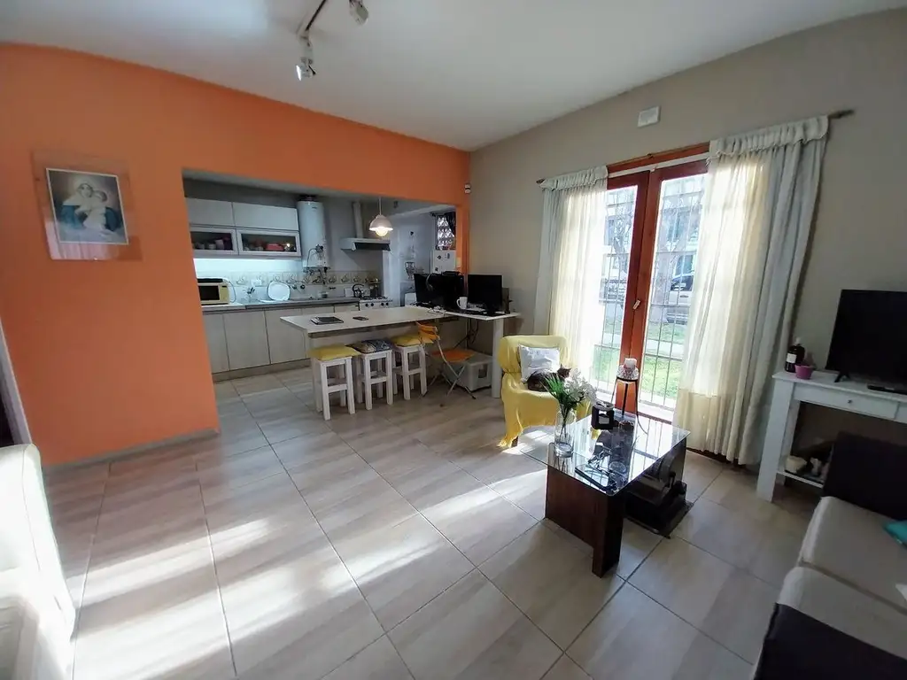 Venta departamento 3 amb frente cochera Caisamar