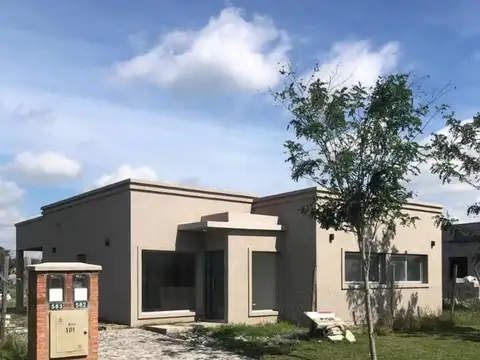 Casa en Venta en Pilar Del Este - 3 dormitorios