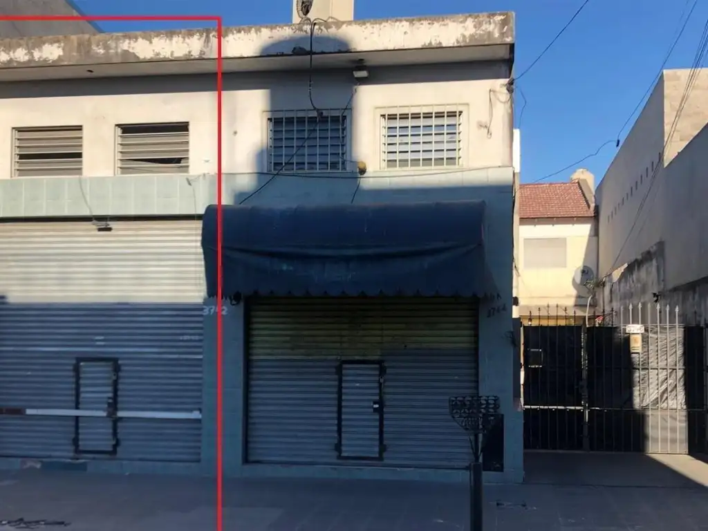 NUEVO PRECIO - LOCAL 35 M2 + ENTREPISO - CON VIDRIERA –  CON RENTA