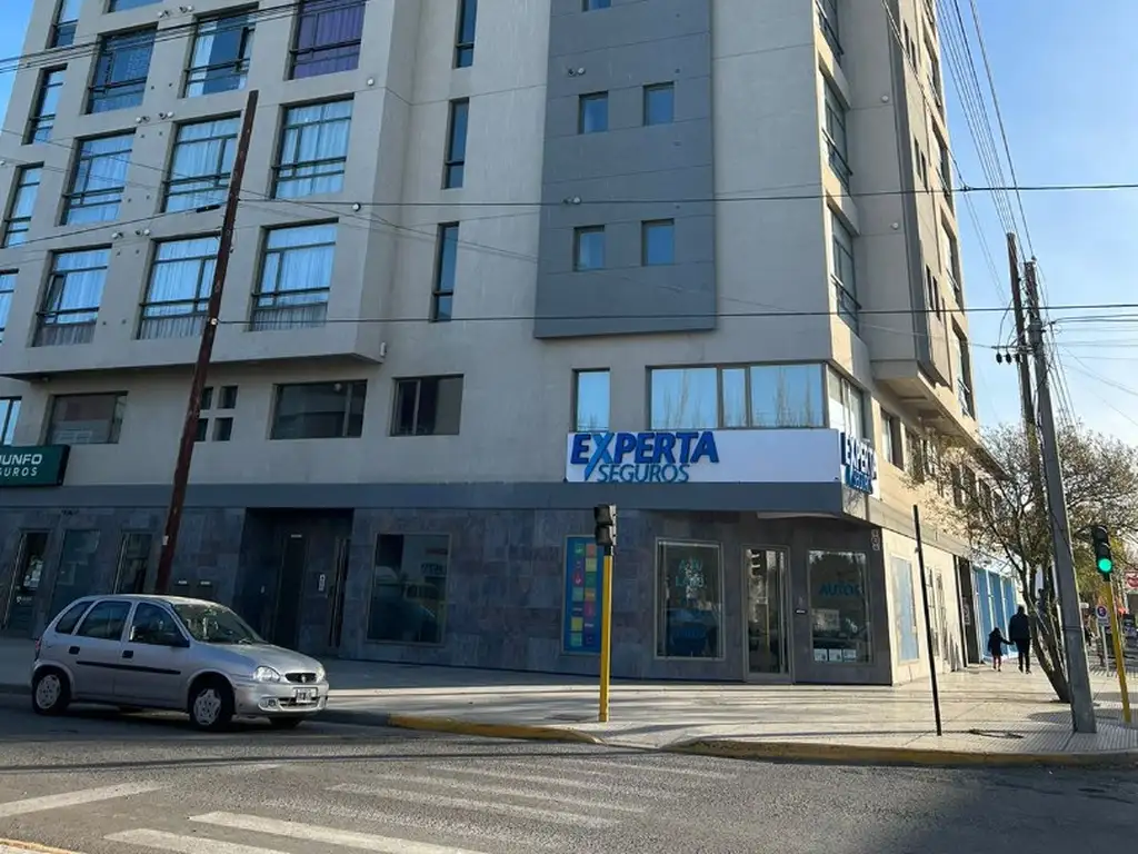 DEPARTAMENTO EN VENTA:   Céntrico.