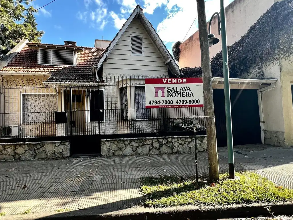 Casa en La Lucila para actualizar