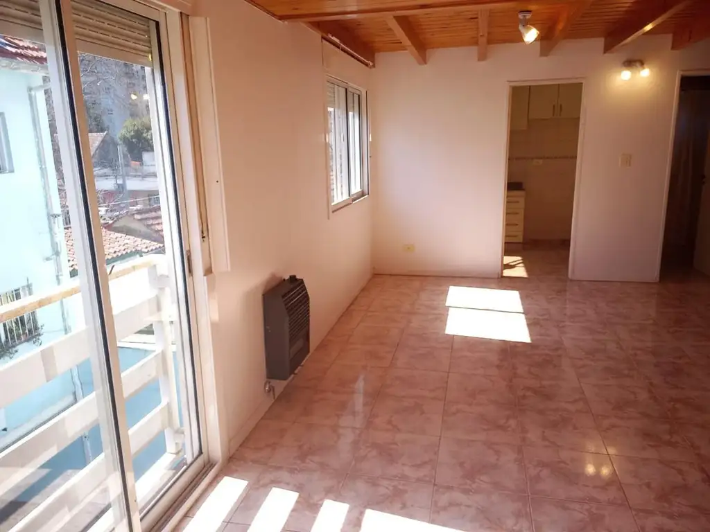 Venta Duplex 2 ambientes, 2do piso por escalera