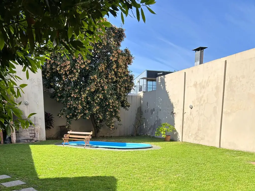 Casa en una plata c/ gran jardín venta en Saavedra