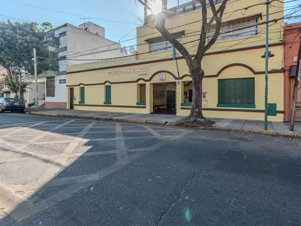 IMPONENTE EDIFICIO EN OLIVOS, DONDE HOY FUNCIONA EL COLEGIO SAN IGNACIO.