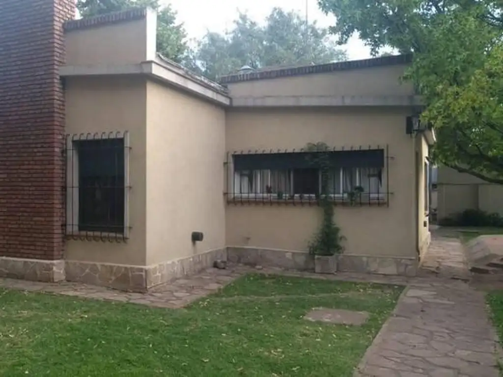 Casa  en Venta ubicado en Castelar, Morón, G.B.A. Zona Oeste - AMA0115_LP545184_8