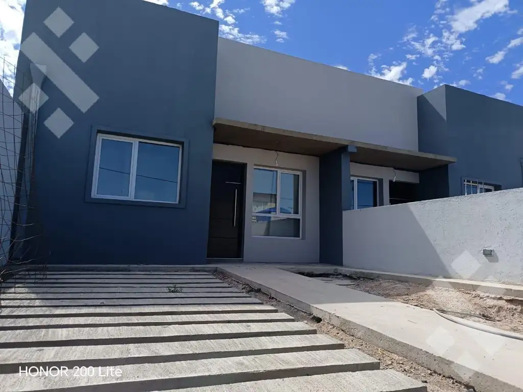 En venta, casa de 2 habitaciones en planta baja, Plottier