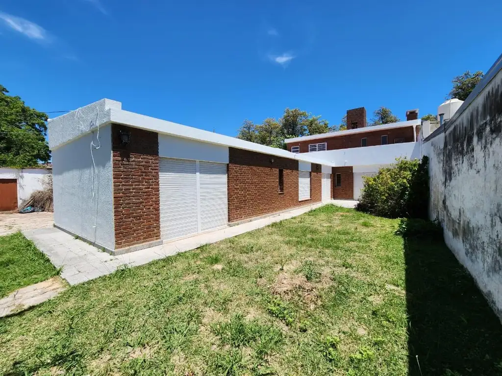 Imponente casa a la venta en calle Centenario de Santo Tomé