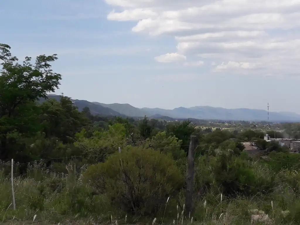 Magnifico terreno con vista perpetua a la ciudad de la La Falda