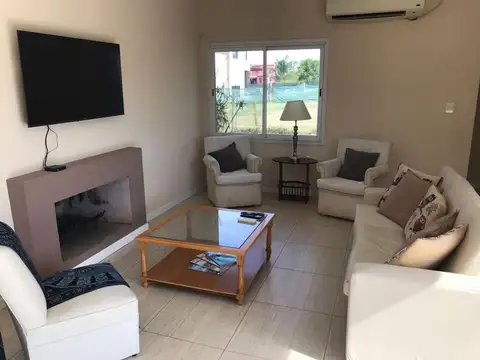 Casa en Alquiler con cochera