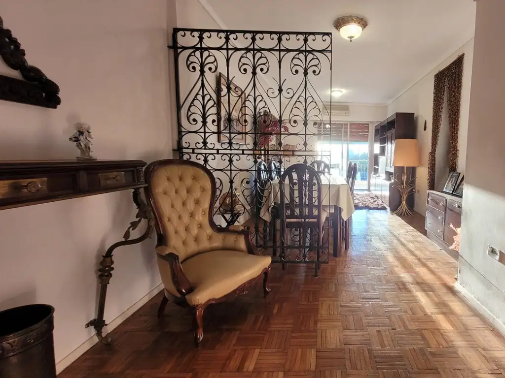 Departamento en venta de 4 Ambientes C/ Cochera y Baulera en Flores