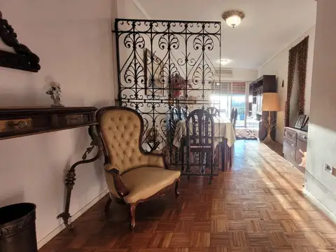 Departamento en venta de 4 Ambientes C/ Cochera y Baulera en Flores