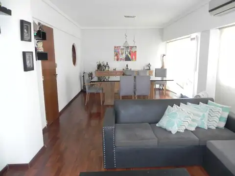 ESPECTACULAR 4 AMBIENTES Y DEPENDENCIA EN DUPLEX 8º Y 9º PISO CON COCHERA - Foto 0