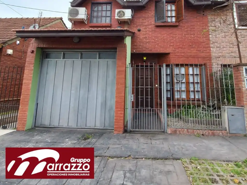 Casa - Venta - Argentina, La Matanza - TTE. PRIMERO EDUARDO IBAÑEZ 200