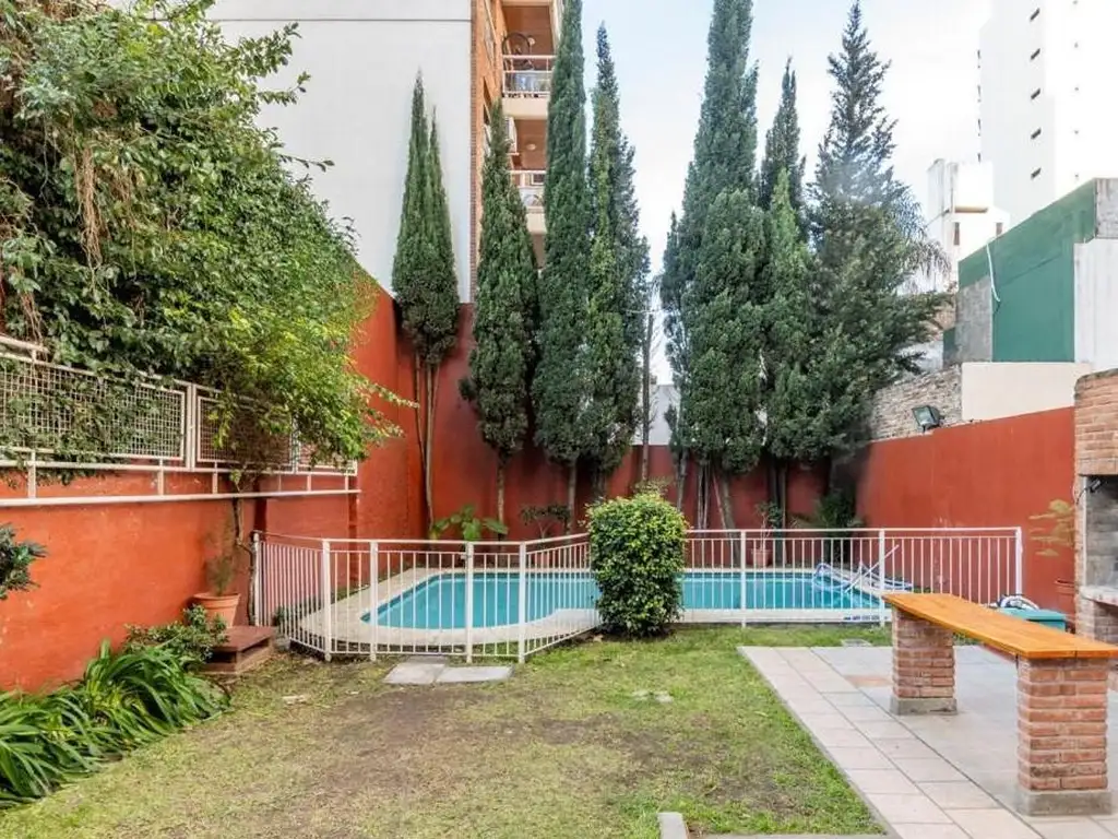 Venta  dpto. 2 ambientes en Nuñez-  semi piso de 65m2- Jardín, parrilla y piscina.