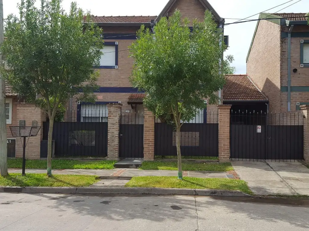 Venta, Casa, 4 ambientes, Parrilla, Cochera, Jardín, Deposito, Capilla Del Señor.