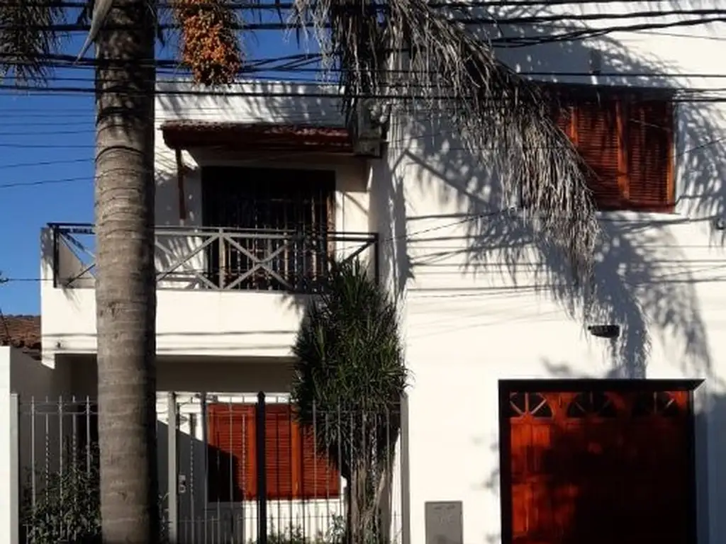 VENTA - CASA AMERICANA DE 4 AMBIENTES - MORON