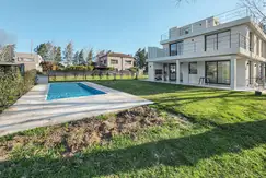 Casa de 4 dormitorios con jardín y pileta, Los Pasos 1, Barrios Del Jockey