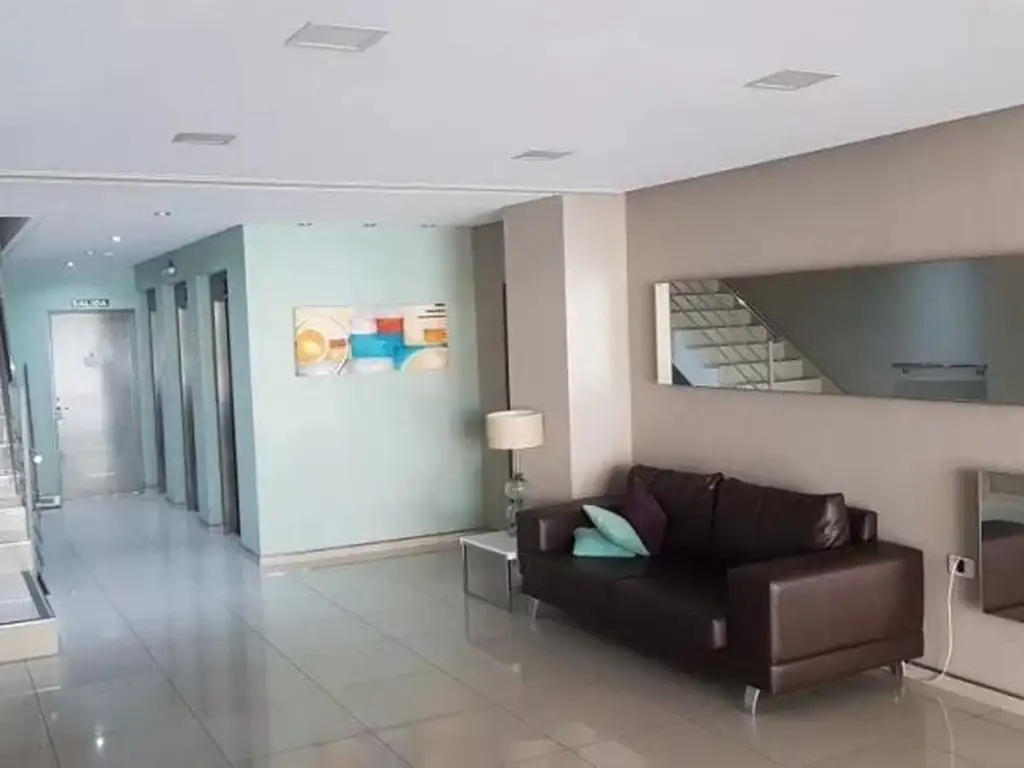 EXCELENTE DEPARTAMENTO 2 AMBIENTES CENTRICO ITUZAINGO