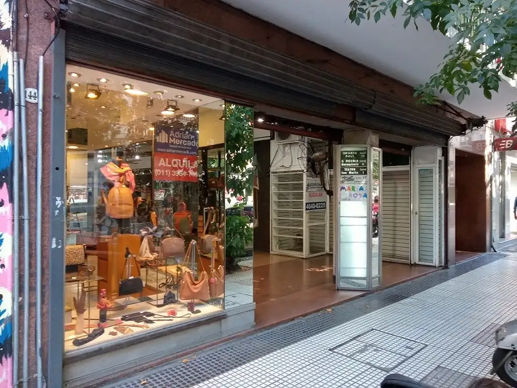 Local en Galería: Av. Santa Fe al 1400, entre Paraná y Uruguay