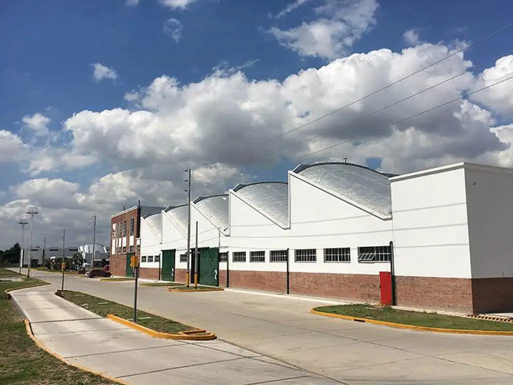 Parque Industrial - Galpón -  1370 m2 cubiertos - Alquiler - Quilmes