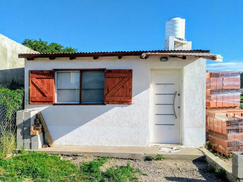 CASA EN VENTA CON ESCRITURA Y PLANOS - LA CUMBRE