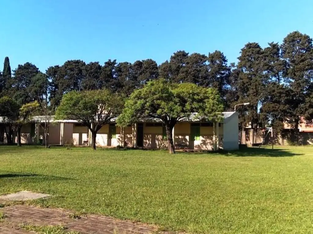 Dos Hectáreas y media de terreno, con pileta de natación y vivienda en Libertad, Merlo