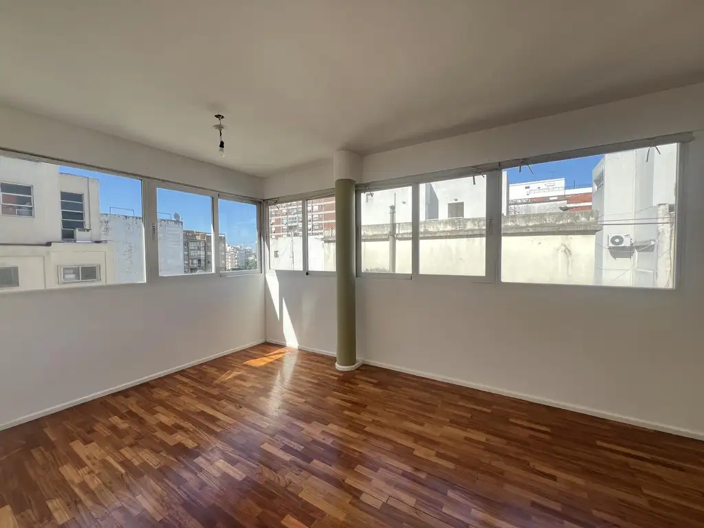 VENTA  DEPARTAMENTO 2 AMBIENTES CON COCHERA EN BELGRANO R - OPORTUNIDAD - APTO CREDITO-