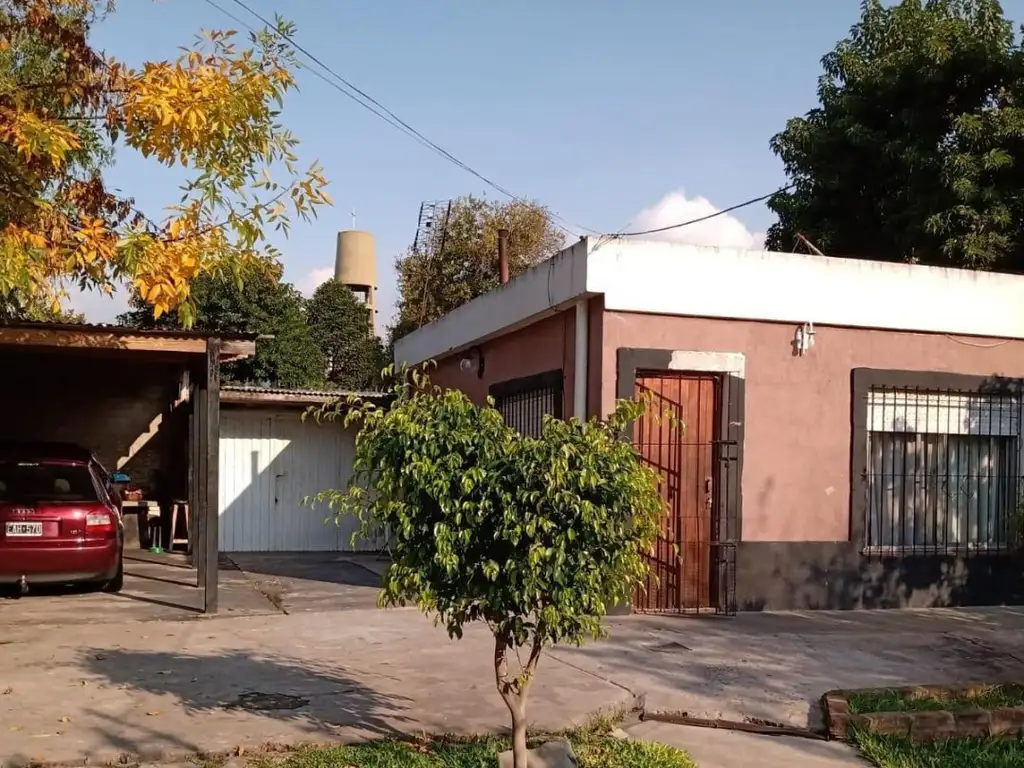 Casa en buena zona sobre lote de 15 x 30-Nuevas condiciones!