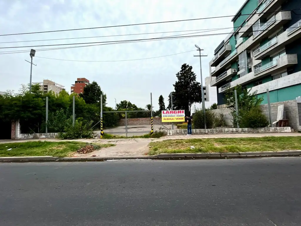 Terreno - Esc.-Centro